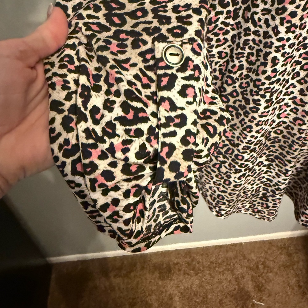 Dear Scarlett Leopard Print Top with Pink Accents Size Large - Picture 3 of 6